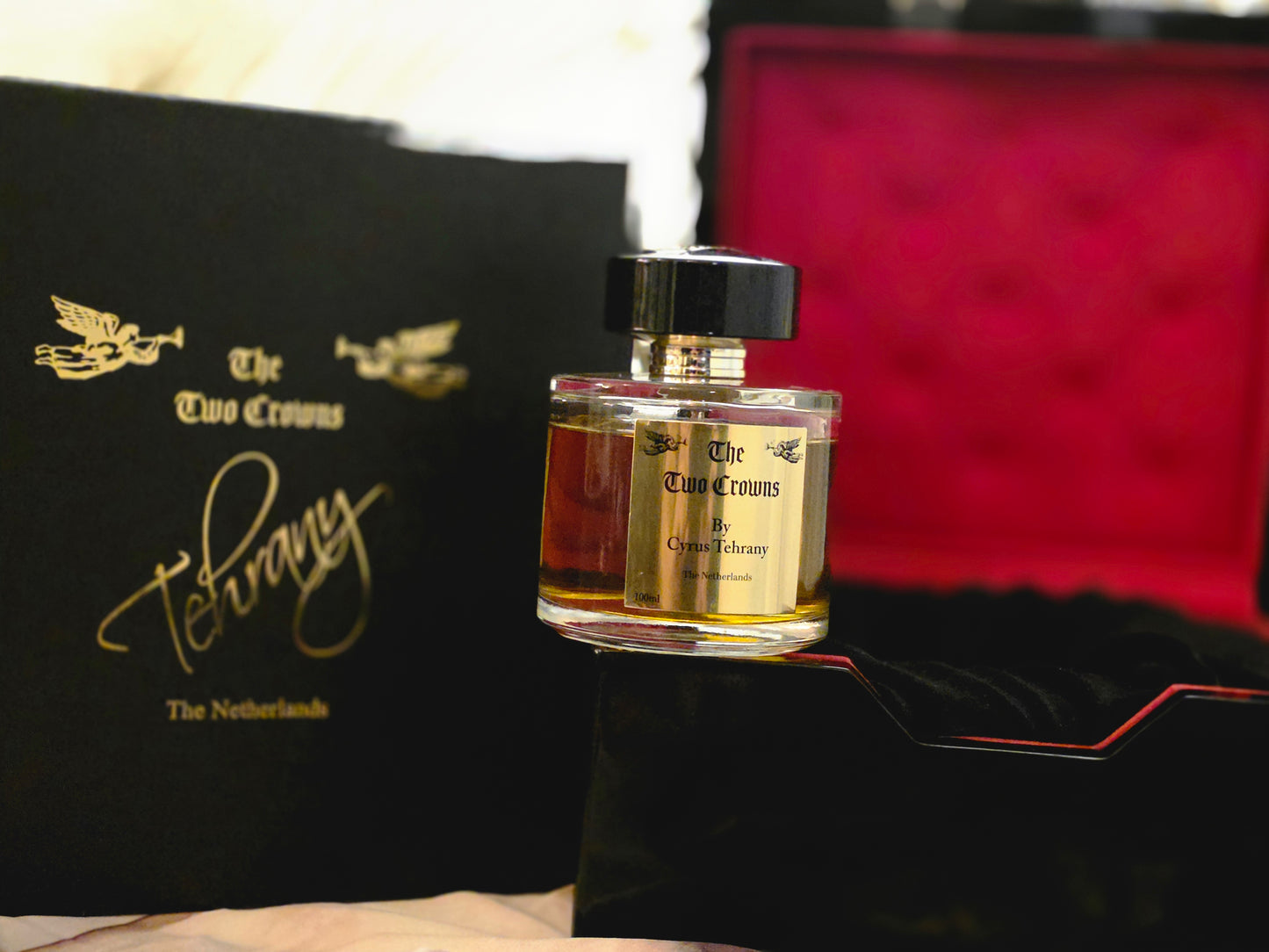 The Two Crowns – Extrait de Parfum